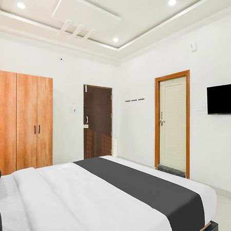 Super Townhouse Kokapet Formerly Aarian Tej Nilayam Gundipet Esterno foto