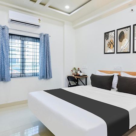 Super Townhouse Kokapet Formerly Aarian Tej Nilayam Gundipet Esterno foto