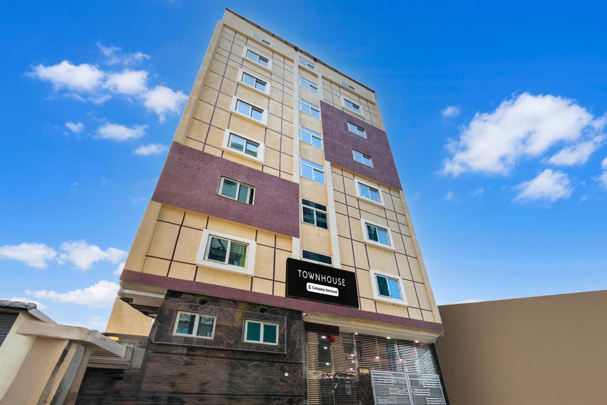 Super Townhouse Kokapet Formerly Aarian Tej Nilayam Gundipet Esterno foto