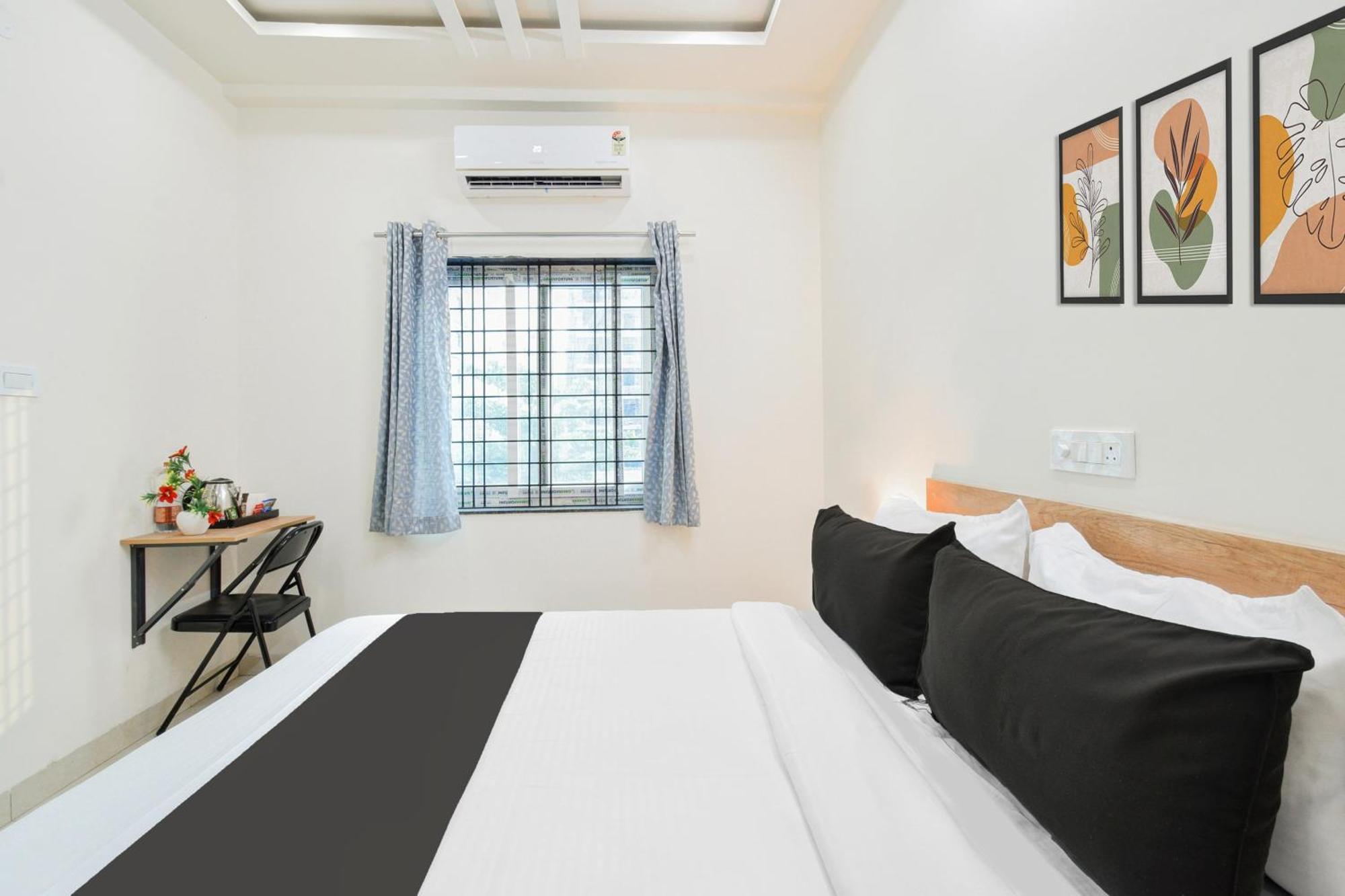 Super Townhouse Kokapet Formerly Aarian Tej Nilayam Gundipet Esterno foto