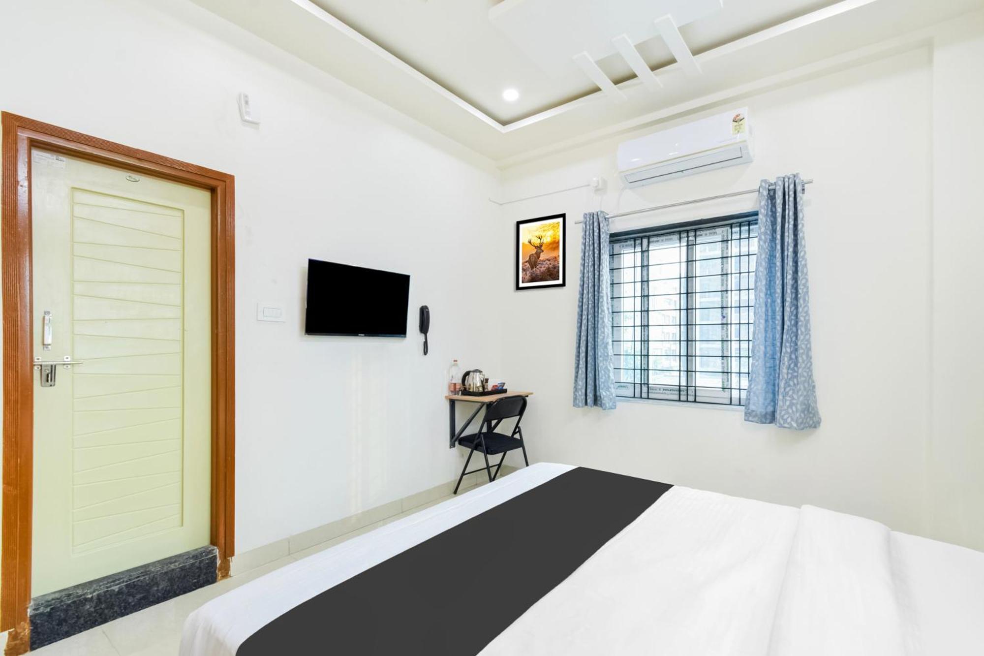 Super Townhouse Kokapet Formerly Aarian Tej Nilayam Gundipet Esterno foto