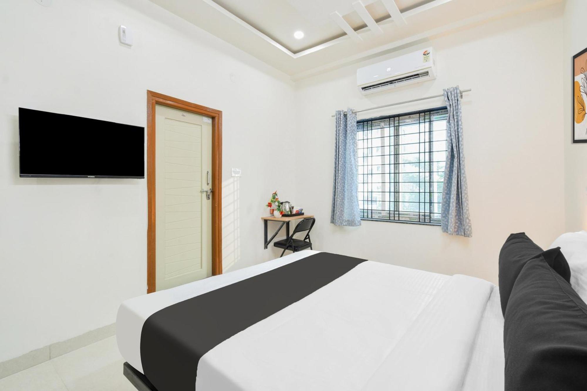 Super Townhouse Kokapet Formerly Aarian Tej Nilayam Gundipet Esterno foto