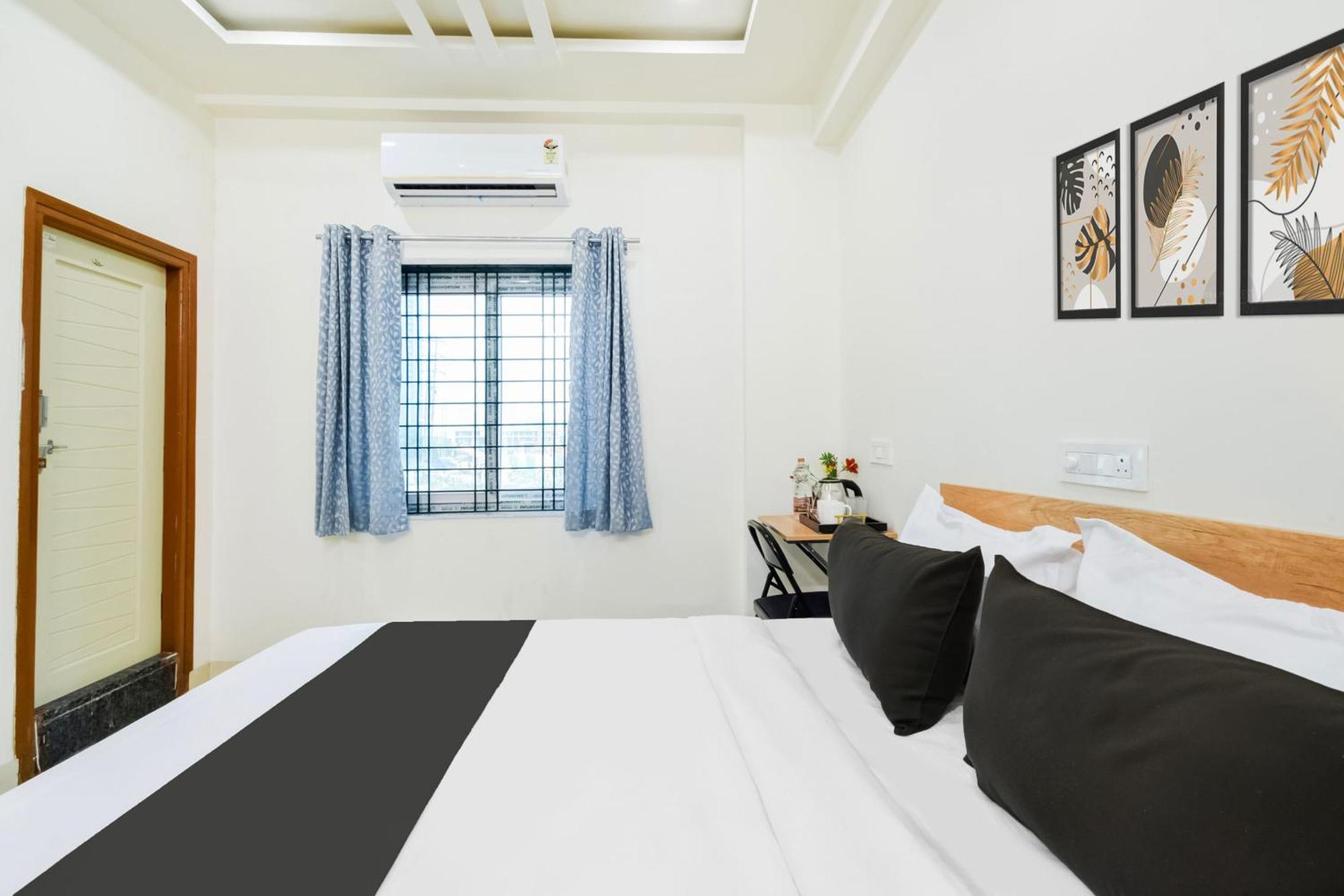 Super Townhouse Kokapet Formerly Aarian Tej Nilayam Gundipet Esterno foto