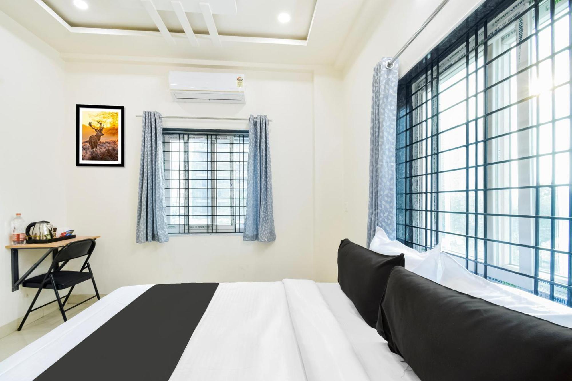 Super Townhouse Kokapet Formerly Aarian Tej Nilayam Gundipet Esterno foto